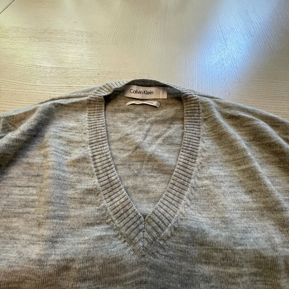 Calvin Klein V Neck Merino Wool Sweater Sz L - Picture 5 of 10